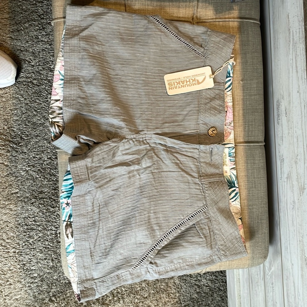 Women’s size 10 Mountain khaki shorts